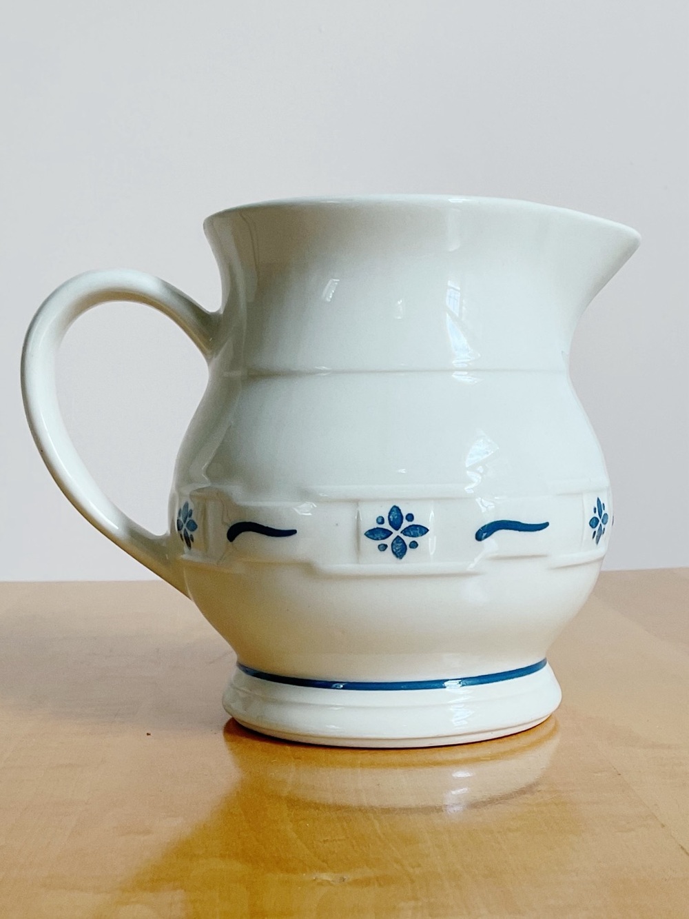 Longaberger Woven Traditions Blue Stoneware Pitcher 32 Oz 1990